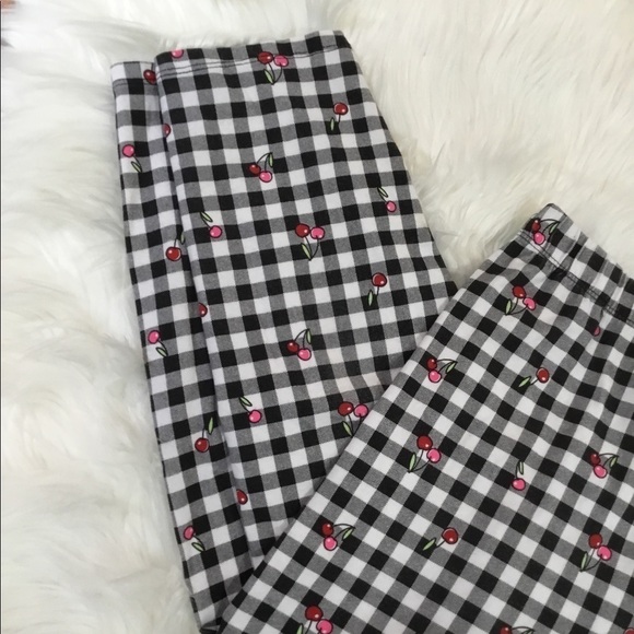 No boundaries girls L 11-13 black check legging with cherries - Picture 7 of 9